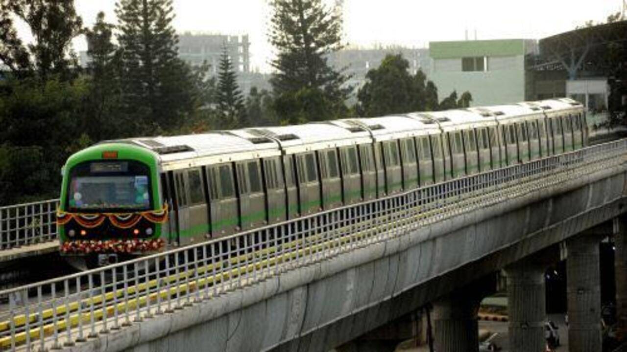 Technical glitch disrupts Green Line Metro services in Bengaluru, commuters face delays