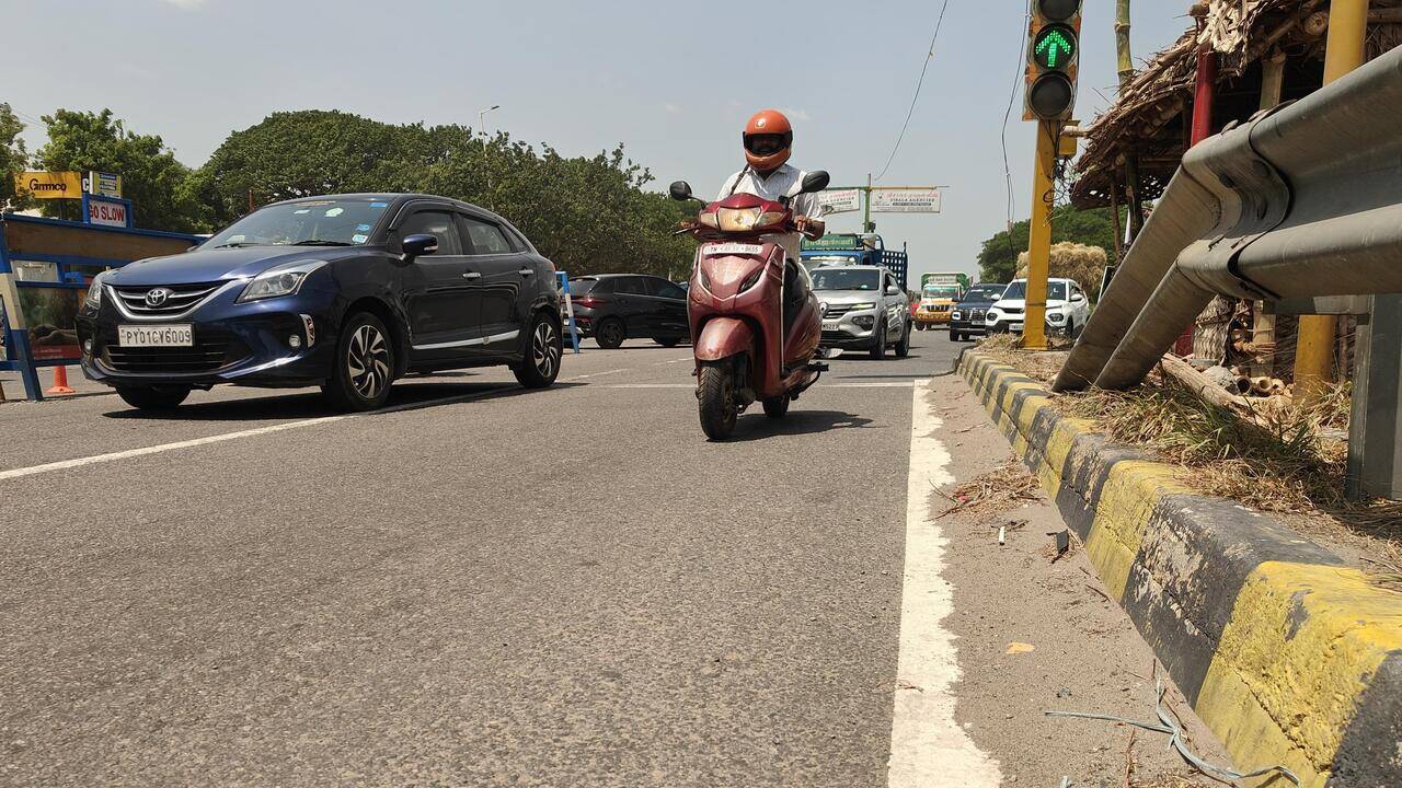 Wind-blown silt on Trichy highways raises safety concerns