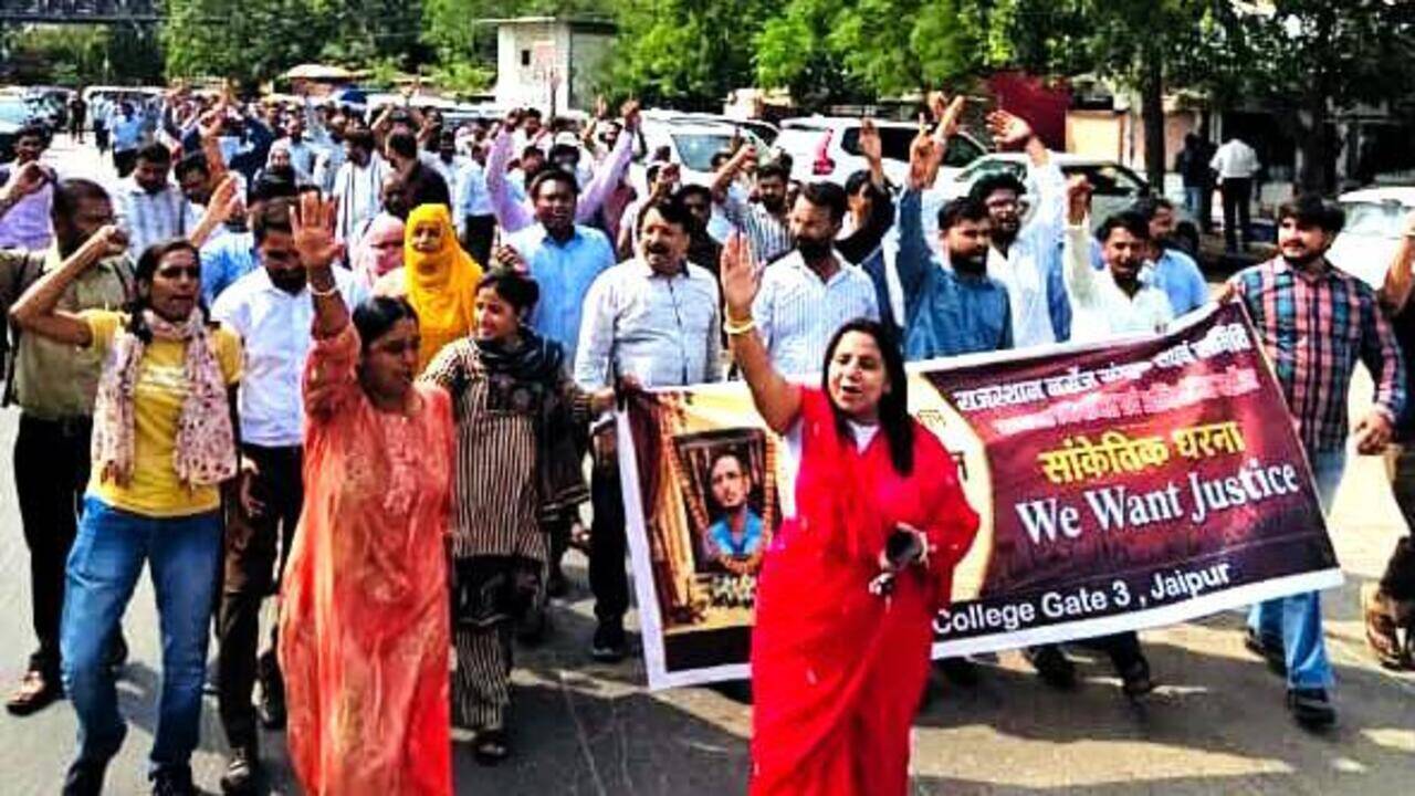 Nurses intensify protest over job loss in Jaipur