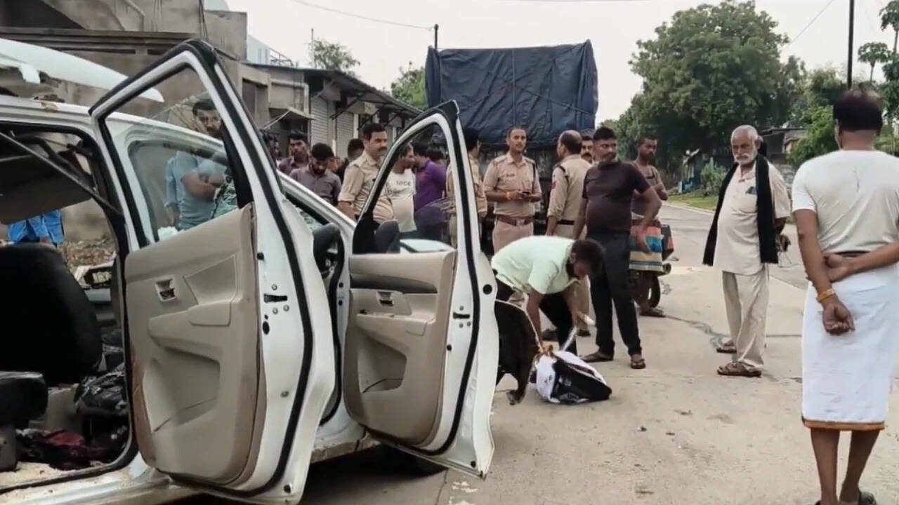 5 of a family killed as speeding SUV rams truck on NH-43 in MP