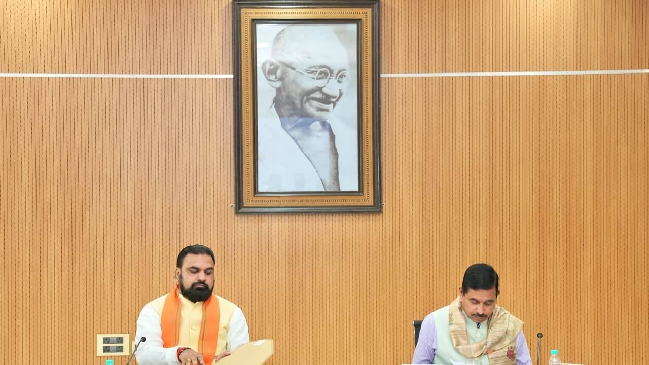 CM asks officials to prepare one crore new ration cards