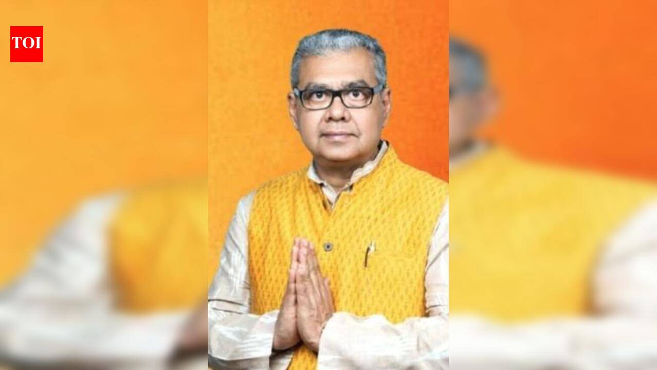 Health Minister Defends Demotion of Medical Teacher Without Required Degree