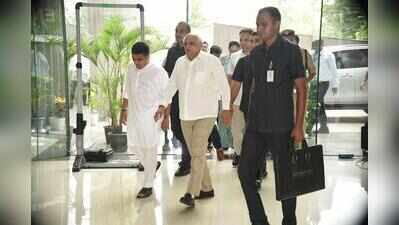 CM announces Rs 500 creek redevelopment package
