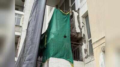 Child escapes by seconds as balcony collapses in Gurgaon’s residential society