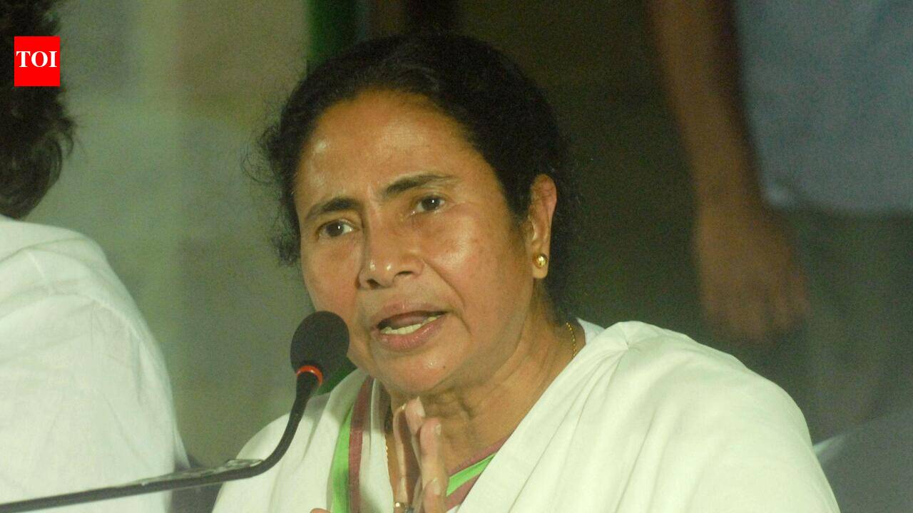 Calcutta HC lets Mamata faction use TMC bank accounts, rivals to challenge order in SC