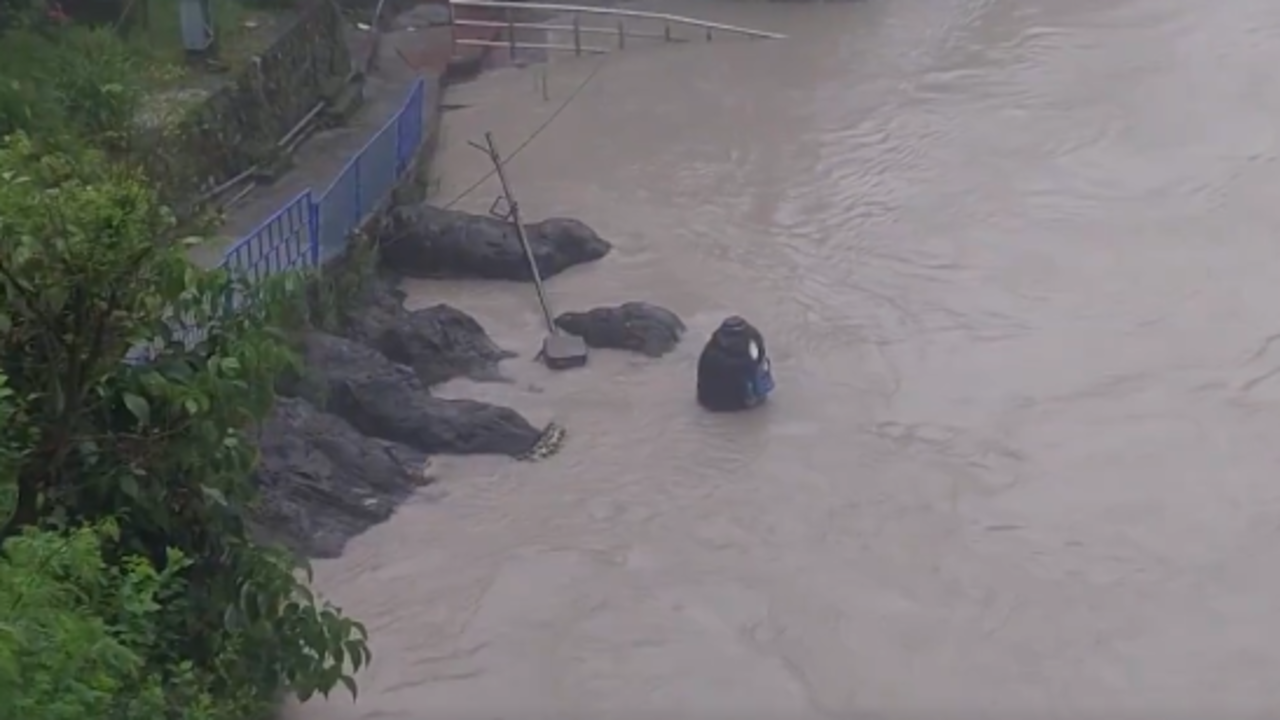 Heavy rain batters Uttarakhand; IMD issues orange alert, rivers swell