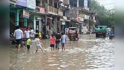 Noida says 146km of drains cleaned, yet roads flooded