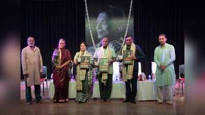 Artistes unite to pay tributes to Odissi guru
