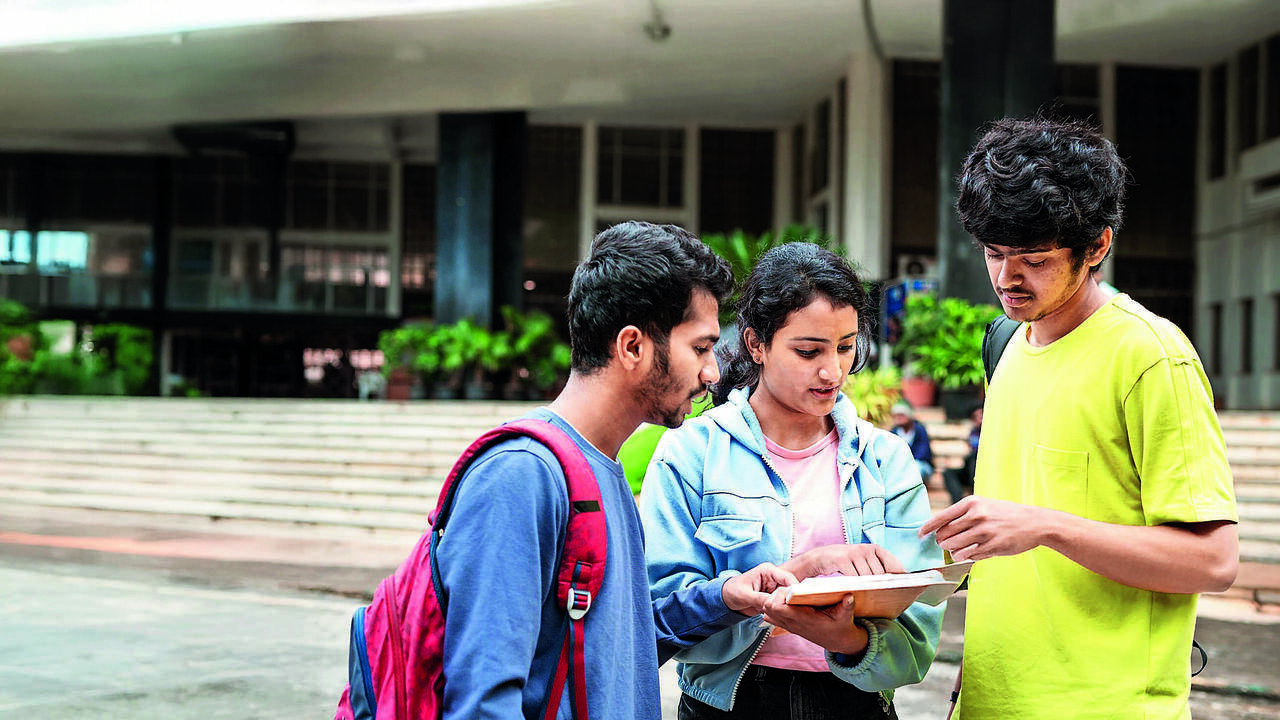 1.9 lakh aspirants vie for 71,600 DU UG seats as preference window nears close