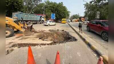 Another road caves in after rain, traffic hit for one hour