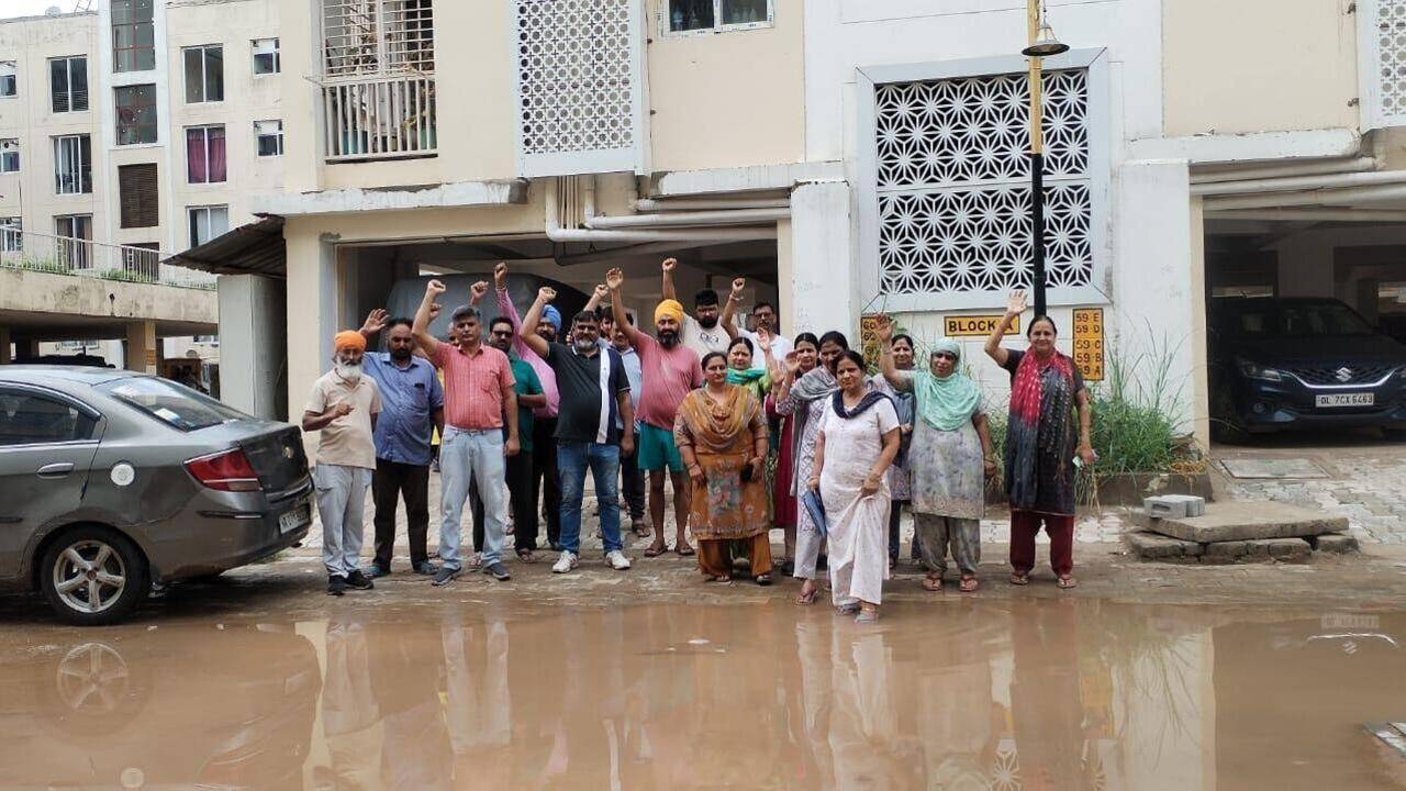 Residents protest over waterlogging, unfinished amenities at Z'pur hsg society