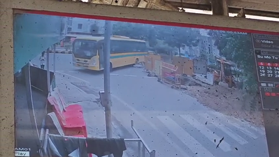 Ahmedabad: Teen crushed under school bus in Naranpura