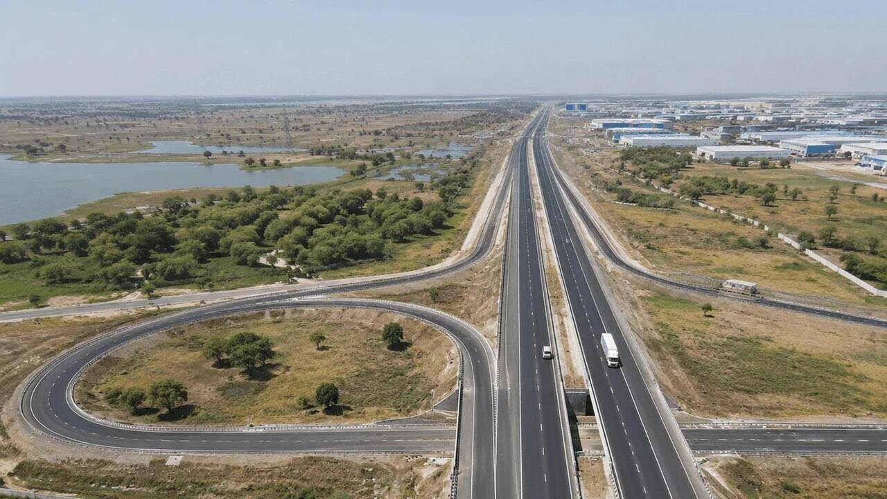Gujarat land acquisition model can guide nation: Gadkari