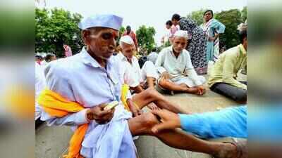 Prayers, rest & seva as warkaris halt in Pune