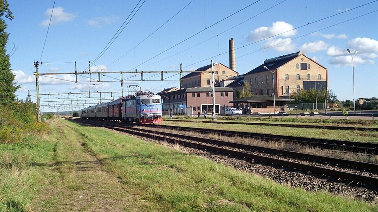 44 Swedish towns got train stations in the 1990s, and a 20-year study says the population rose about 20% while incomes barely changed