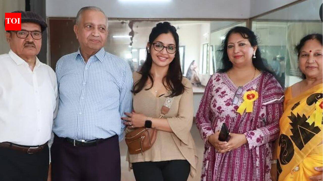 Shubhangi Atre gets emotional as father wins carrom tournament despite chemotherapy affecting his fingers