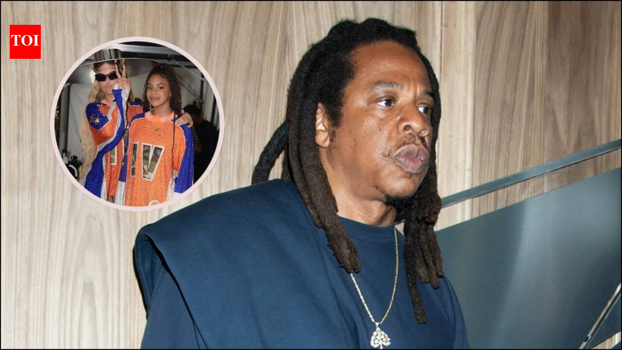 Beyoncé and Blue Ivy join Jay Z on stage for surprise performance: Sings ‘Can’t Knock the Hustle’ and ‘Feelin It’ with his family