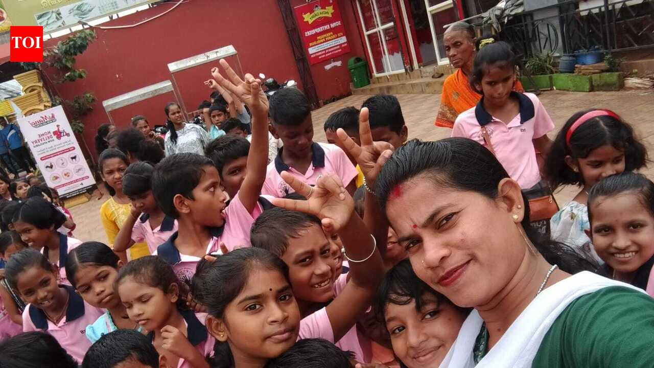 Sanitation worker by day, mentor to slum kids by dusk