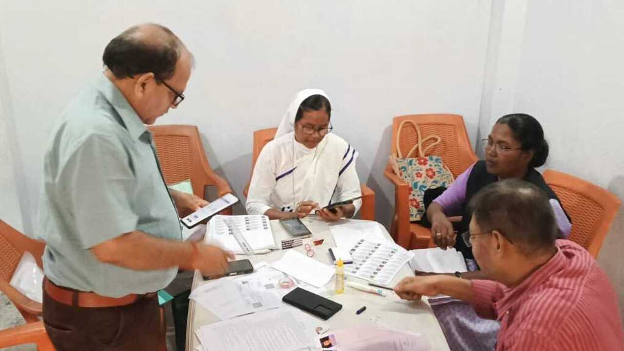 2 crore SIR forms distributed in state, but urban digitisation lags