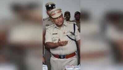 Fraudsters impersonate IPS officer on FB, cheat Bengaluru man of Rs 40,000