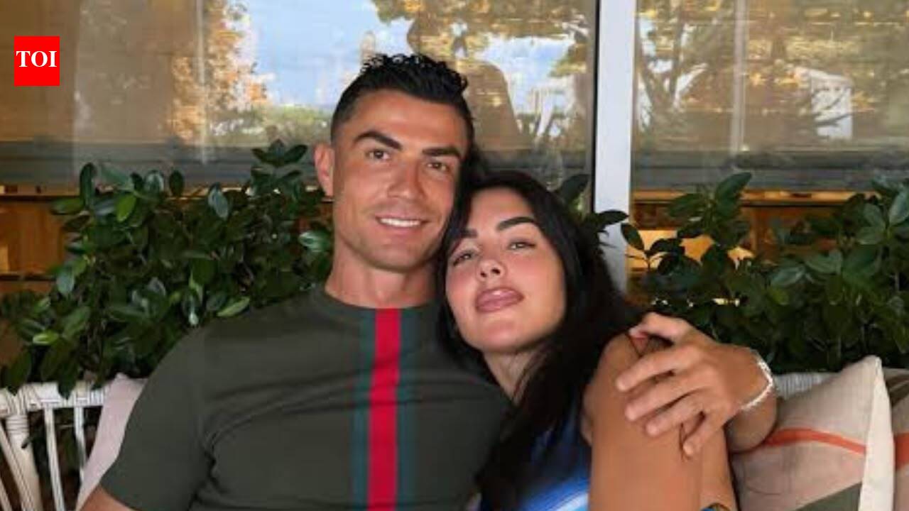 Cristiano Ronaldo smiles alongside Georgina Rodríguez in heartwarming vacation photo after Portugal World Cup exit
