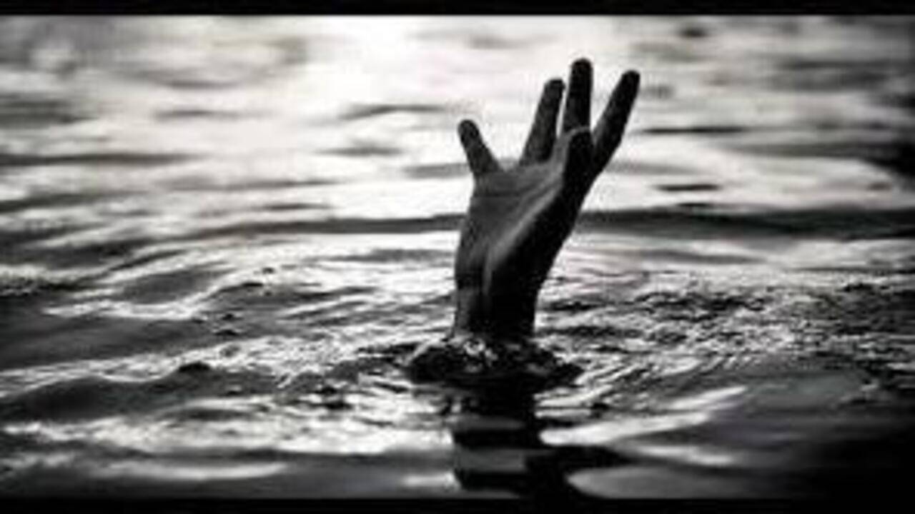 Two collegians out for a dip in Dahisar quarry drown