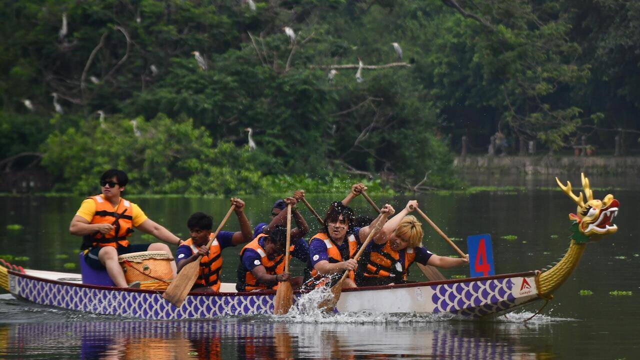 Chinese Dragon Boat Festival welcomes rowers after 4-yr hiatus
