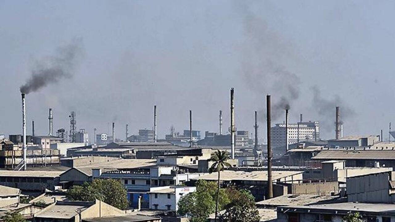Floods close country’s pioneer textile processing cluster