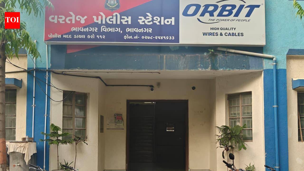 Four caught with ambergris worth Rs ₹4.3cr near Bhavnagar