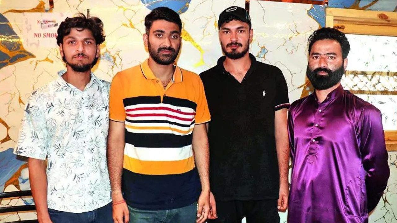 J&K: Kashmiri Pandit's eatery sparks 'ghar wapsi' calls