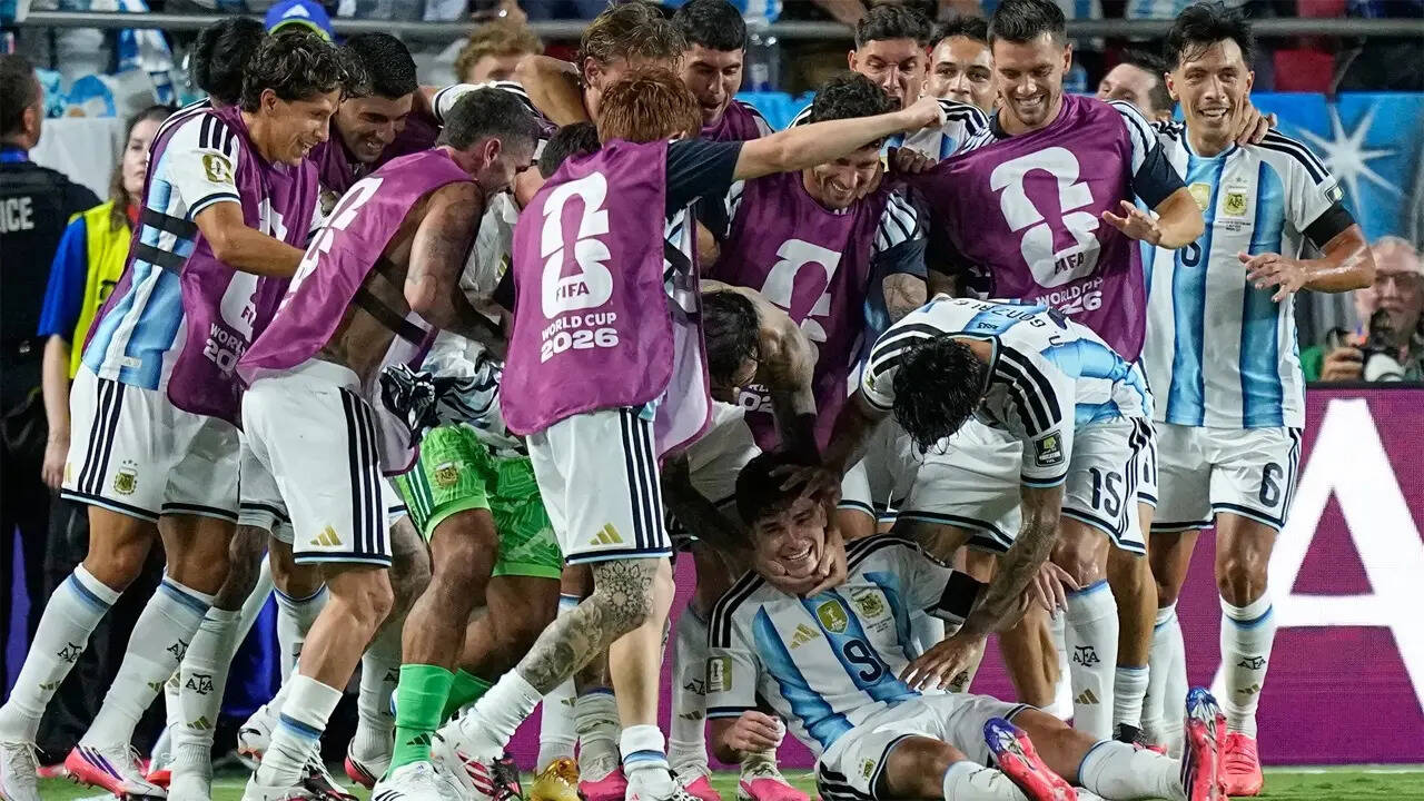 Argentina scrape through — Paz's face tells the story — photo: timesofindia.indiatimes.com