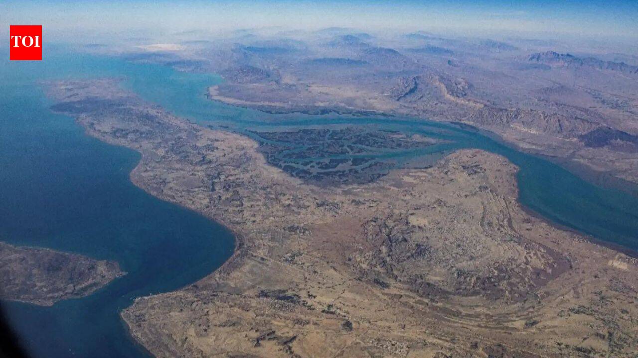 US launches third wave of strikes on Iran after Tehran declares Strait of Hormuz closed
