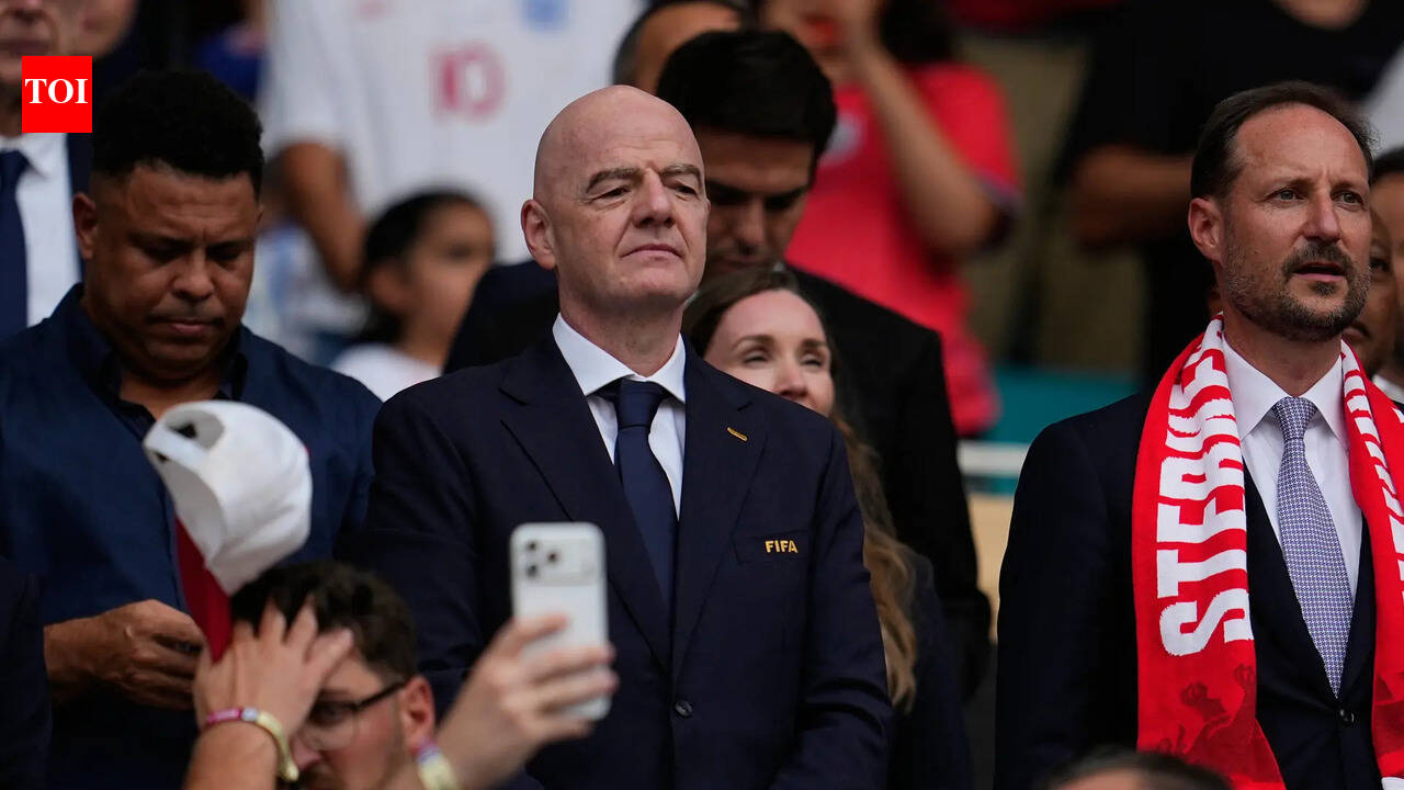‘This doesn’t look good’: The World Cup moment involving Gianni Infantino that left England fans fuming
