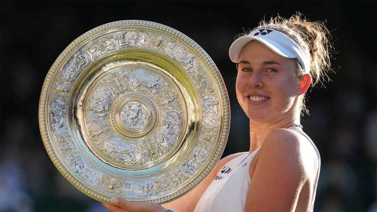 Linda Noskova shakes off the nerves to emerge champ