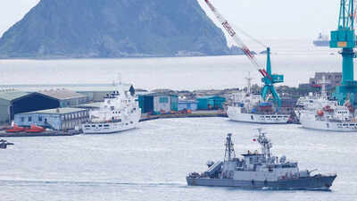 Taiwan detects Chinese naval vessel and four official ships near its waters