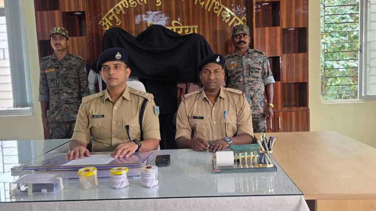 Three held with brown sugar in Chatra