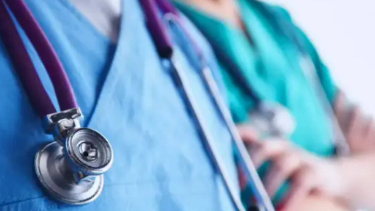 Mumbai Crime Branch arrests man for impersonating doctor for 28 years