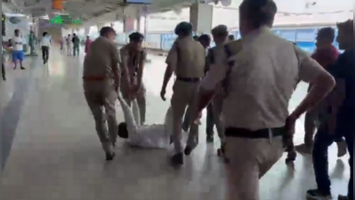 4 RPF men suspended after clash with rly staff over train halt