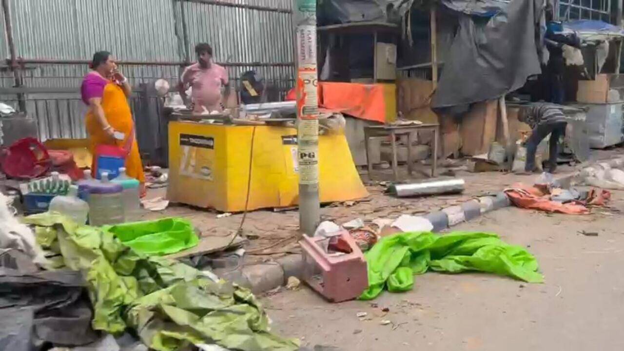 After talks, Sector V hawkers free up 2/3rds pavement space