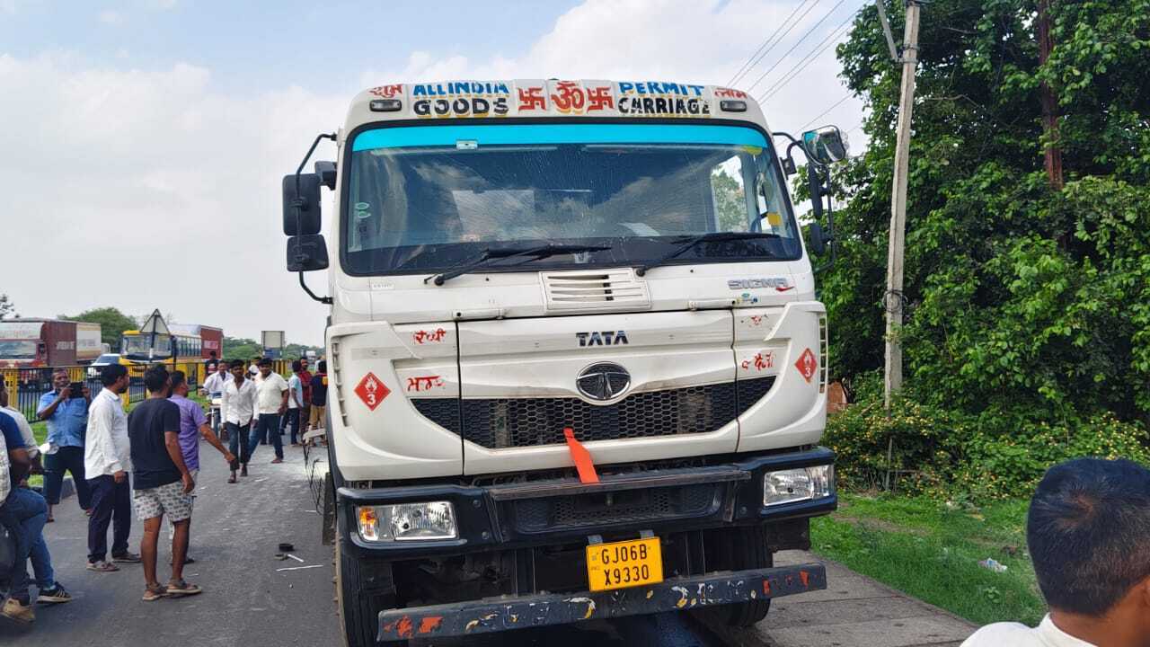 One killed, two injured as crude oil tanker explodes