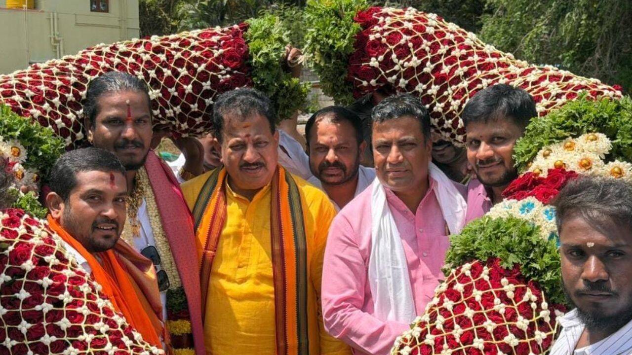 Rowdy sheeter celebrates birthday with Karnataka BJP MLA SR Vishwanath; video goes viral