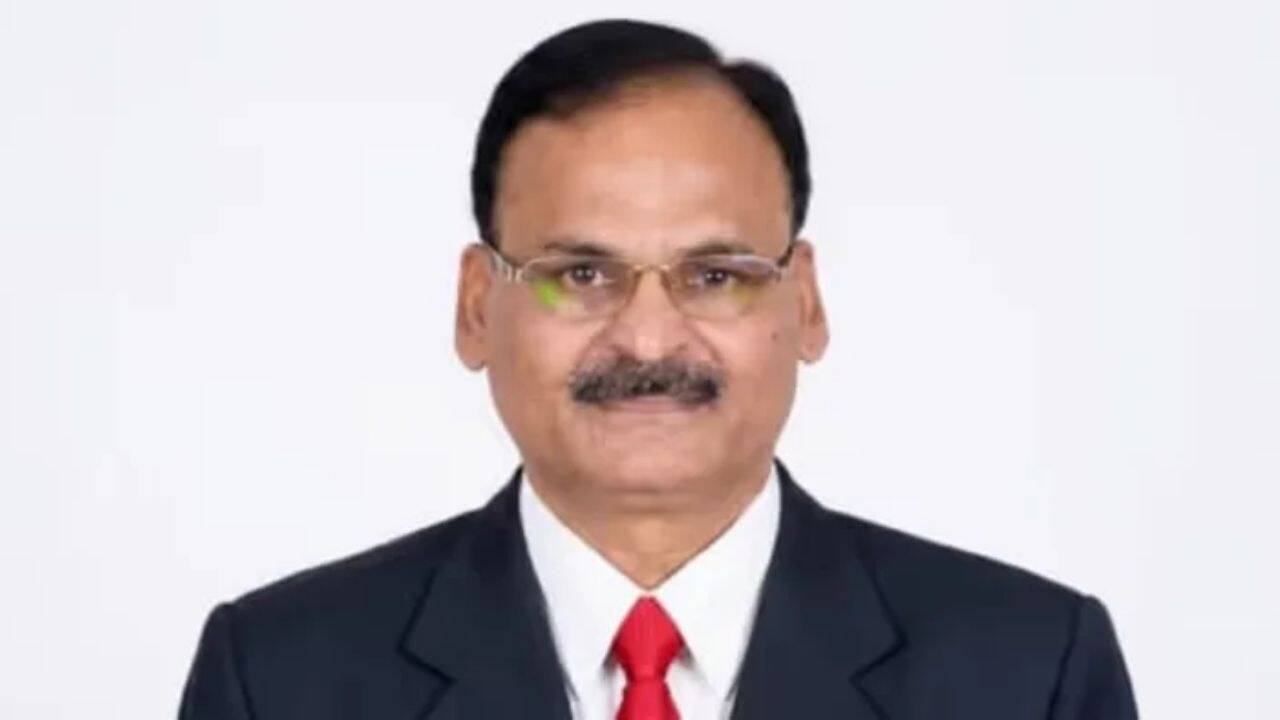 Karnataka governor suspends KPSC chief over daughters' recruitment row