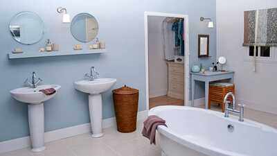 Morning or evening? The best time to clean your bathroom for a longer-lasting fresh finish