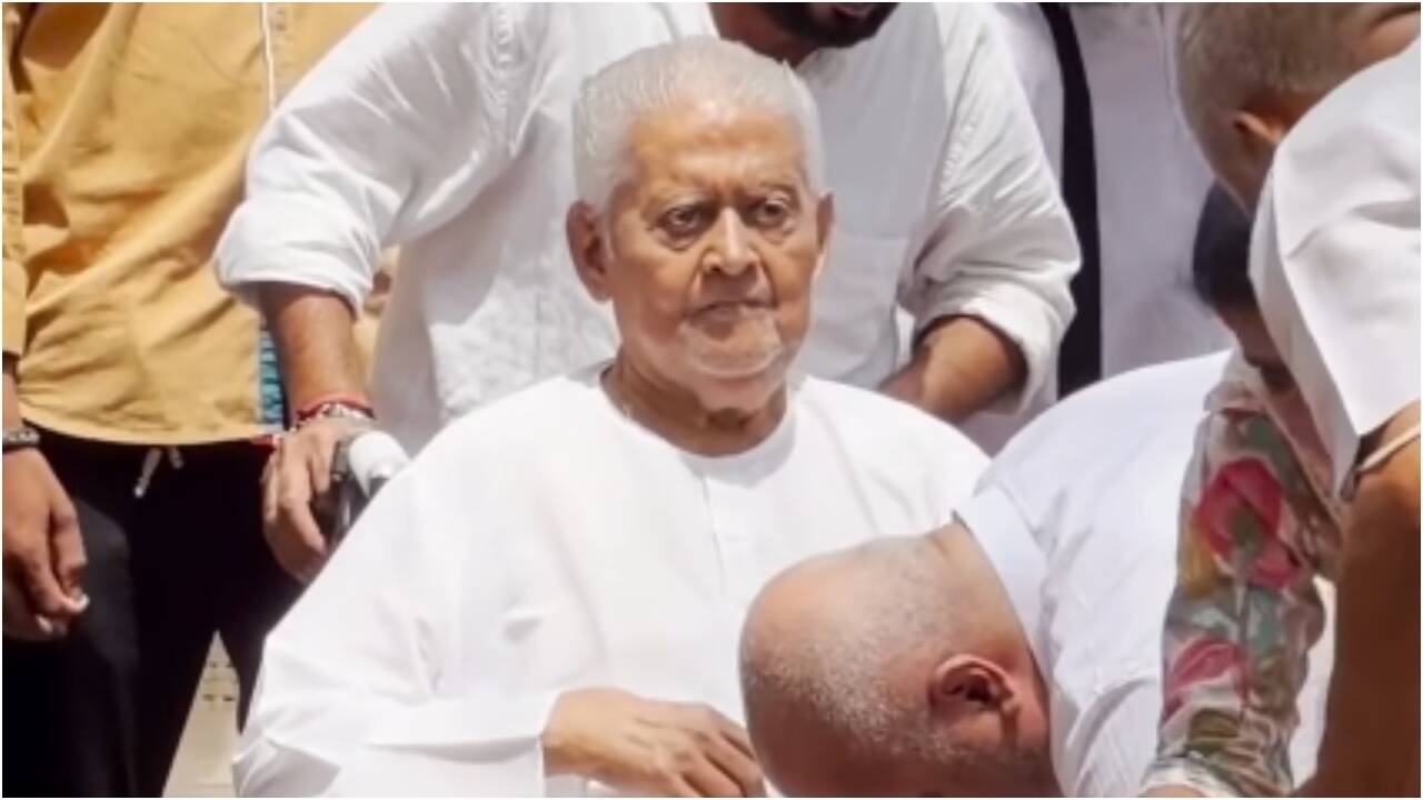 Pyarelal Sharma bids final goodbye to wife Sunila Sharma in wheelchair - watch video