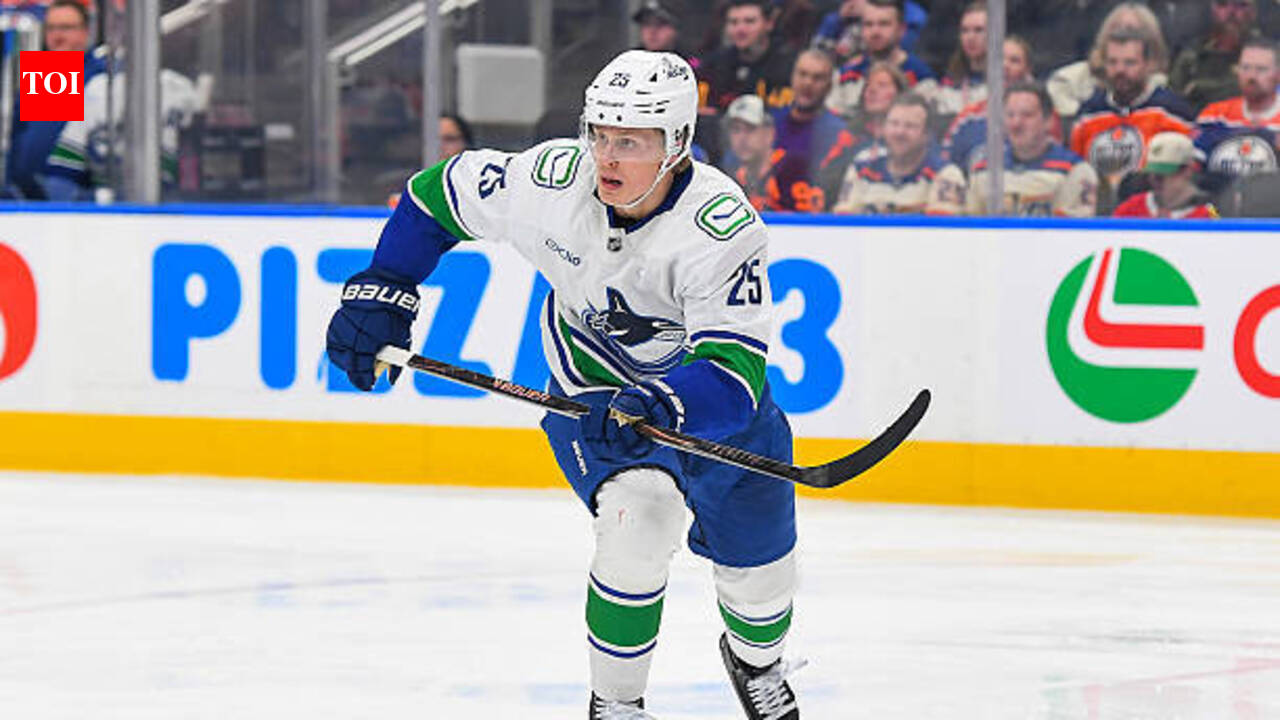 Canucks explore trade options for former superstar Elias Pettersson