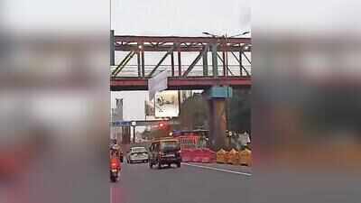 Illegal banner falls on biker, pillion on EEH in Thane