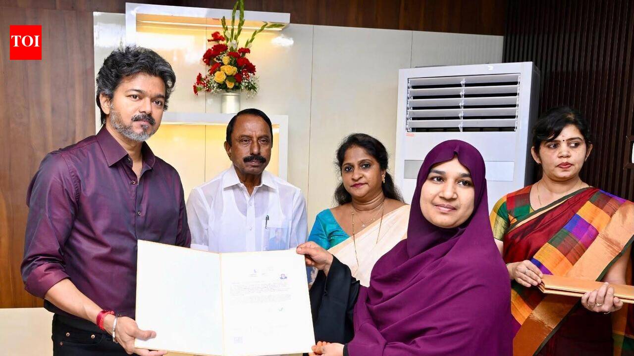 CM walks Perambur streets; opens MLA office, reviews schemes for ₹1,000cr