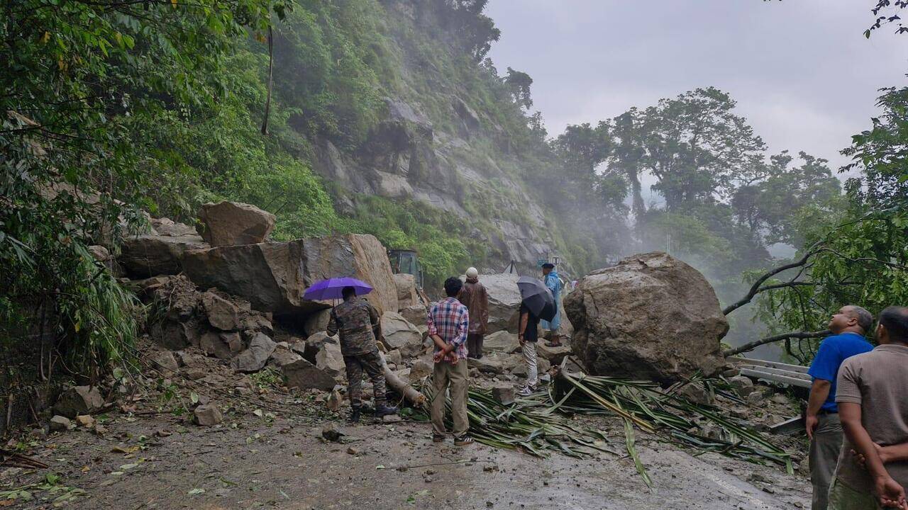 NH-10 shut as heavy rain triggers landslides in Hills