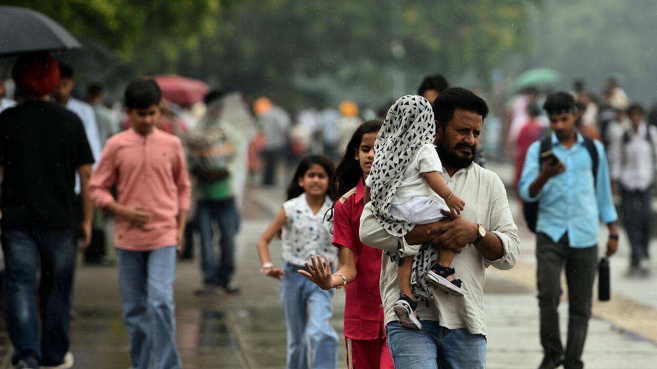 Rain to lash city; keep away from trees and electric poles: MC