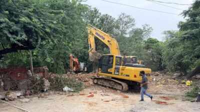Delhi govt demolishes illegal shrine on govt land in Pitampura–Shalimar Bagh road-widening drive